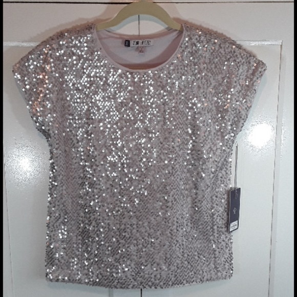 Jennifer Lopez Tops - 💛5/$15 NWT Jennifer Lopez sleeveless sequin top